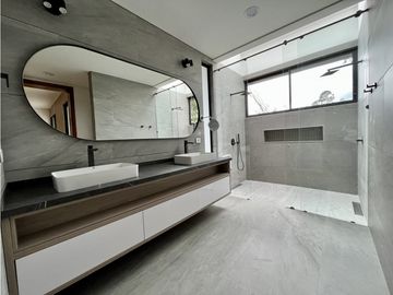 Venta de casa campestre en Llanogrande