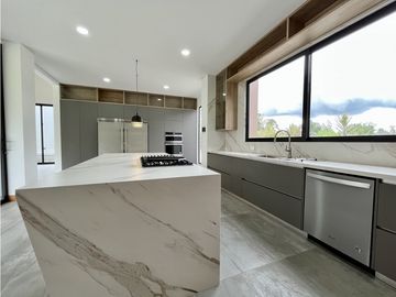 Venta de casa campestre en Llanogrande