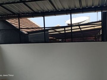 Disewakan Rumah Siap Huni 1,5 Lantai Lokasi Di Jl. Manyar Rejo