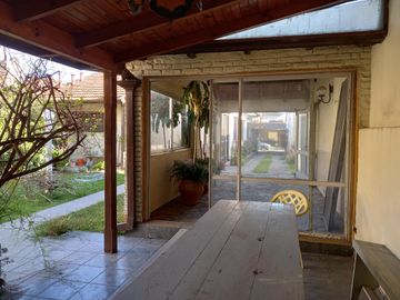 Chalet 3 ambientes con cochera en venta, Bernal !!!! EXCELENTE UBICACION !!!!