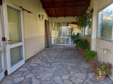 Chalet 3 ambientes con cochera en venta, Bernal !!!! EXCELENTE UBICACION !!!!