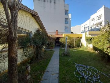 Chalet 3 ambientes con cochera en venta, Bernal !!!! EXCELENTE UBICACION !!!!