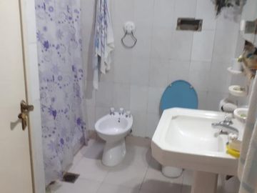 Chalet 3 ambientes con cochera en venta, Bernal !!!! EXCELENTE UBICACION !!!!