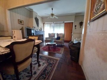Chalet 3 ambientes con cochera en venta, Bernal !!!! EXCELENTE UBICACION !!!!