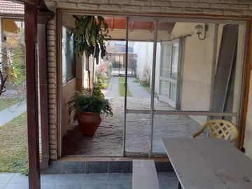Chalet 3 ambientes con cochera en venta, Bernal !!!! EXCELENTE UBICACION !!!!