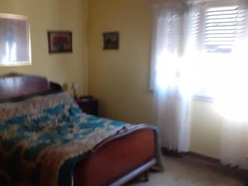 Chalet 3 ambientes con cochera en venta, Bernal !!!! EXCELENTE UBICACION !!!!
