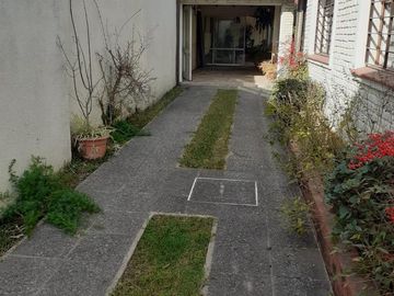 Chalet 3 ambientes con cochera en venta, Bernal !!!! EXCELENTE UBICACION !!!!