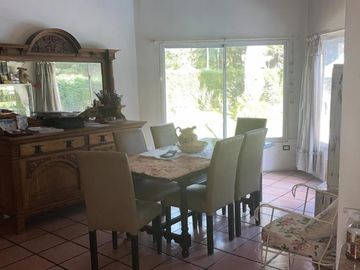 Hermosa casa en Barrio Parque Pero`