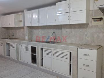 Pasaje matto de Turner, Clorinda Urb. Los Precursores, con acceso a Chorrillo, Barranco y Miraflores. Ubicado en una zona tranquila y seguridad, Polid