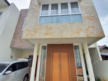 Rumah 2 lantai dalam townhouse pangkalan jati dekat tol andara