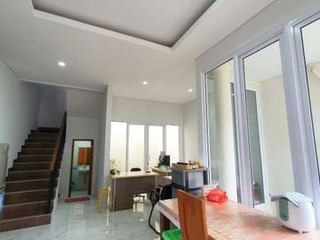 Rumah 2 lantai dalam townhouse pangkalan jati dekat tol andara