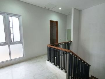 Rumah 2 lantai dalam townhouse pangkalan jati dekat tol andara