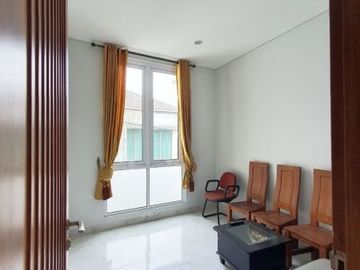 Rumah 2 lantai dalam townhouse pangkalan jati dekat tol andara