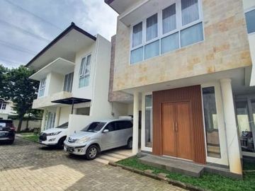Rumah 2 lantai dalam townhouse pangkalan jati dekat tol andara