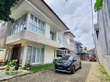 Rumah 2 lantai dalam townhouse pangkalan jati dekat tol andara