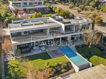 Casa en venta de 5 dorm. en Lo Barnechea