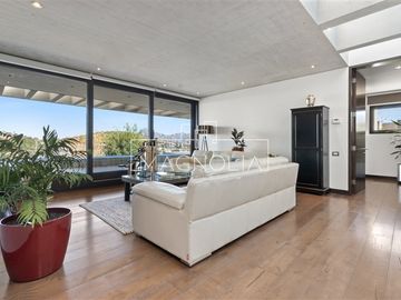 Casa en venta de 5 dorm. en Lo Barnechea