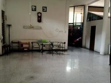 Disewakan Rumah Siap Huni 2 Lantai di Jl. Panjang jiwo, Surabaya