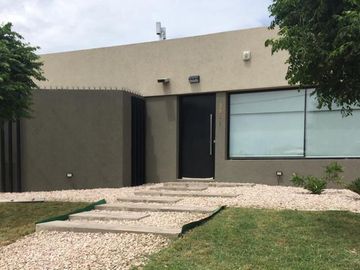HERMOSA CASA- ALSINA 3845