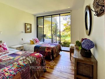 Amplia casa en lugar exclusivo