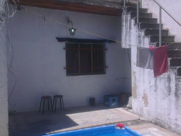 OPORTUNIDAD INVERSOR!! LOCAL MAS DOS DEPARTAMENTOS MAS TERRENO LIBRE