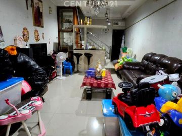 RUMAH MINIMALIS 3 LANTAI LINGKUNGAN NYAMAN AKSES 2 MOBIL