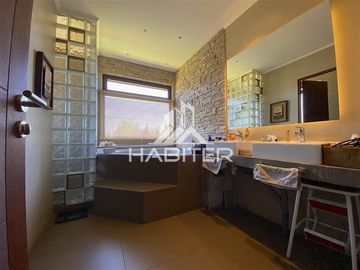 Linda casa en venta en condominio, Zapallar Curicó (40160)