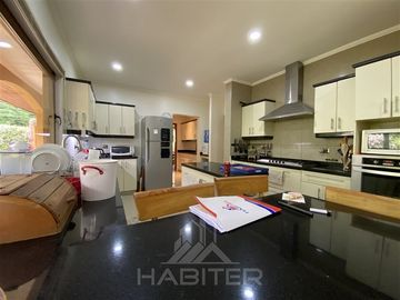 Casa en venta de 5 dorm. en Curicó (37320)