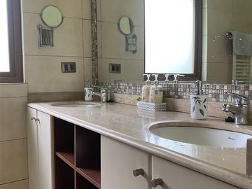 Casa en venta de 5 dorm. en Curicó (37320)