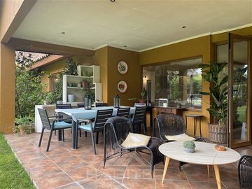 Casa en venta de 5 dorm. en Curicó (37320)