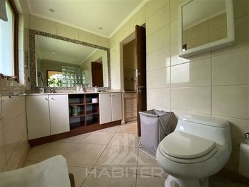 Casa en venta de 5 dorm. en Curicó (37320)