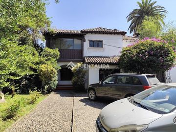 Casa en venta de 10 dorm. en Ñuñoa