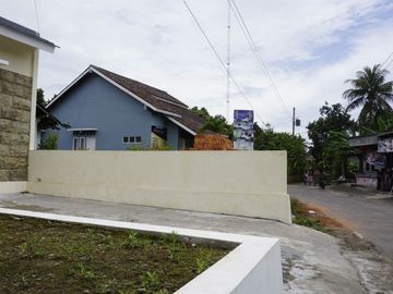 DIJUAL RUMAH DI SLEMAN LOKASI STRATEGIS LINGKUNGAN ASRI DAN NYAMAN !