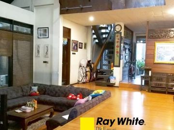 Rumah Mewah Jl. Kupang Indah, Dukuh Kupang, Surabaya