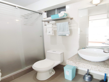 MODERNO DEPARTAMENTO CON COCHERA Y DEPOSITO