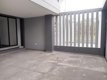 casa en venta en niza. Cod V12073