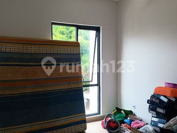 Dijual Cepat Rumah di Nusaloka BSD Hadap Selatan