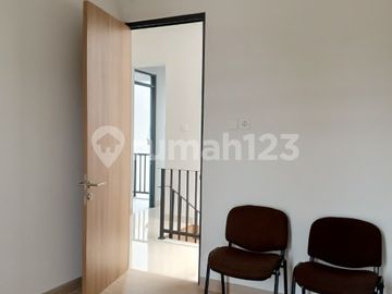 Dijual Cepat Rumah di Nusaloka BSD Hadap Selatan