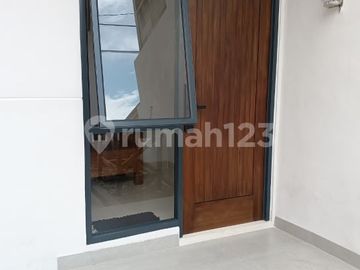Dijual Cepat Rumah di Nusaloka BSD Hadap Selatan