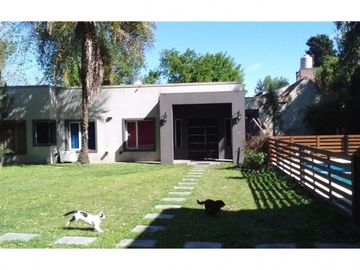 OPORT UNICA!!CASAQUINTA A ESTRENAR 6 AMB.EST.MINIMALISTA, PISCINA QUINCHO+DEPTO A 1 CDRA DE M.FIERRO