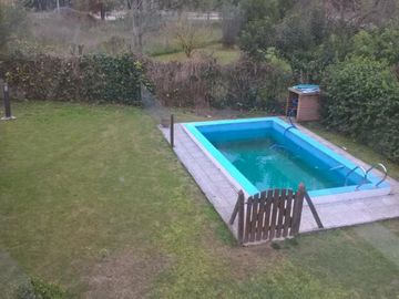 HERMOSA CASA -QUINTA EN DOS PLANTAS A METROS DE AV. PTE.PERON