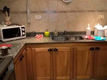 HERMOSA CASA -QUINTA EN DOS PLANTAS A METROS DE AV. PTE.PERON