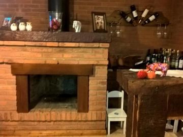 HERMOSA CASA -QUINTA EN DOS PLANTAS A METROS DE AV. PTE.PERON