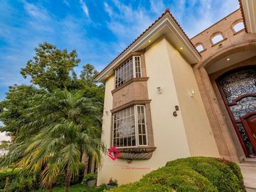 Casa en Venta dentro de coto en Puerta de Hierro Zapopan Lujo