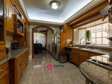 Casa en Venta dentro de coto en Puerta de Hierro Zapopan Lujo