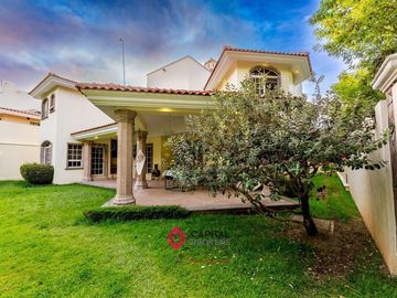 Casa en Venta dentro de coto en Puerta de Hierro Zapopan Lujo