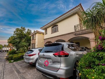 Casa en Venta dentro de coto en Puerta de Hierro Zapopan Lujo