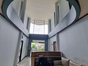 Gedung 3lantai, luas 767m, rawamangun, komersial, murah