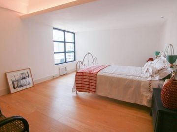 Bargain Bi-Level Penthouse for Sale in Two Lafayette Square in Salcedo Village, Makati City