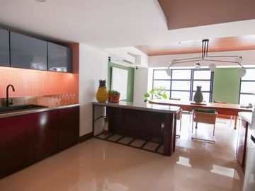 Bargain Bi-Level Penthouse for Sale in Two Lafayette Square in Salcedo Village, Makati City